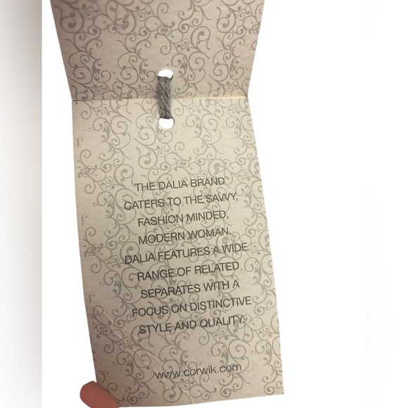 NWT Paisley Print Relaxed Fit Capris - Picture 8 of 11